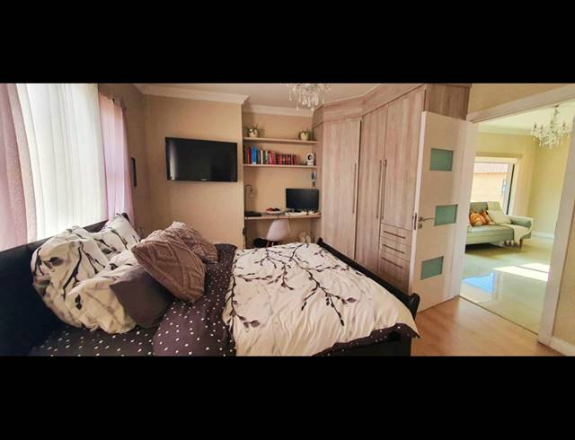 4 BEDROOM TOWNHOUSE FOR SALE IN SOUTH CREST